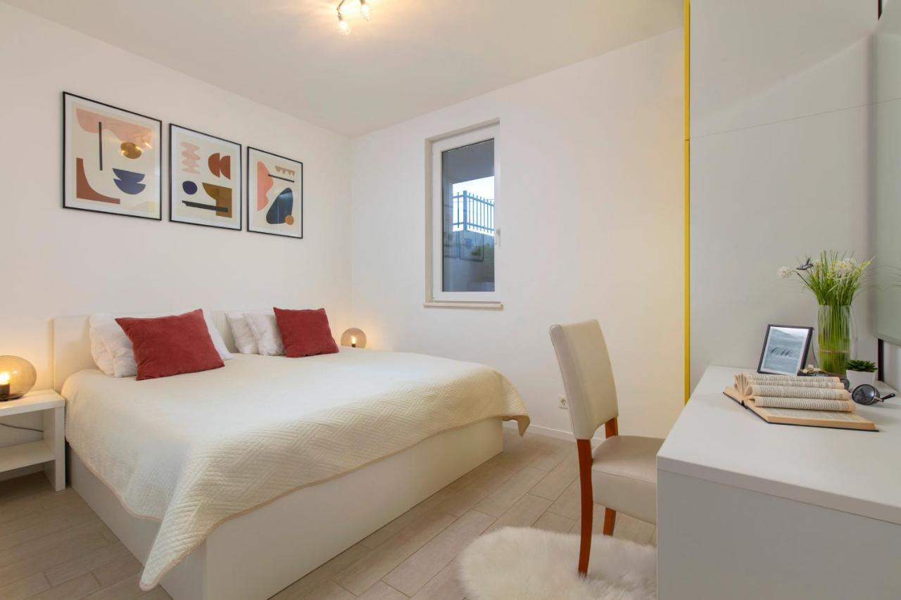 Apartments Tanita Подстрана Екстер'єр фото