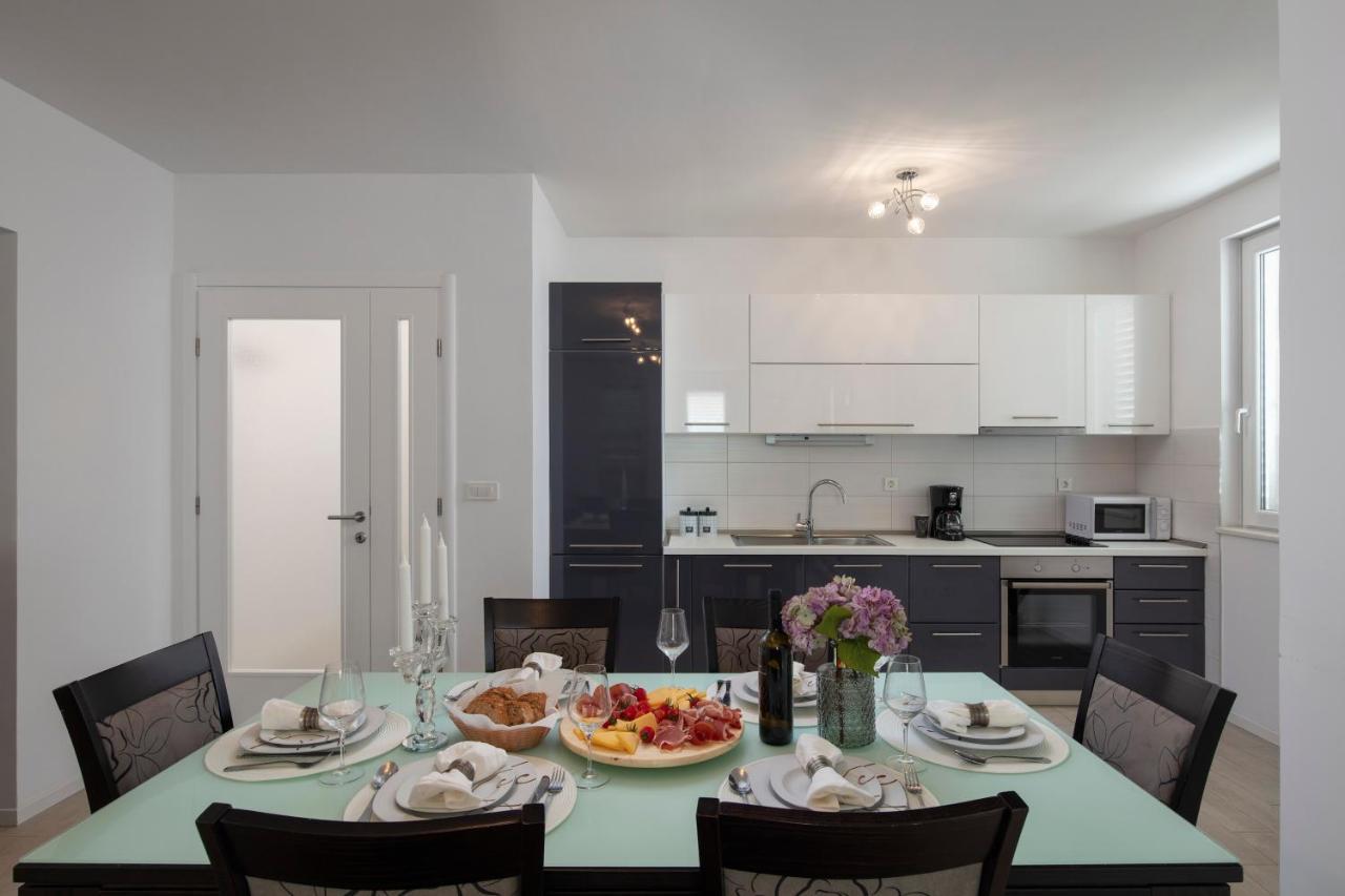 Apartments Tanita Подстрана Екстер'єр фото